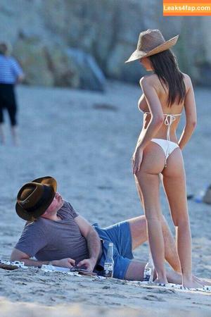 Emily Ratajkowski photo #7585