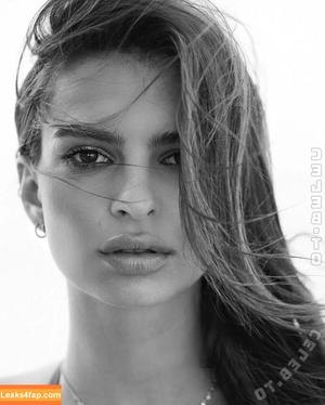 Emily Ratajkowski photo #7599