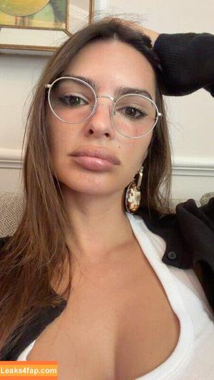 Emily Ratajkowski photo #7651
