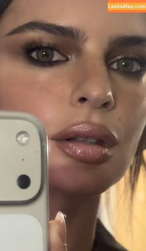 Emily Ratajkowski photo #7723