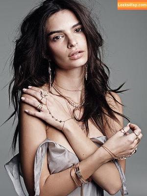 Emily Ratajkowski photo #7754
