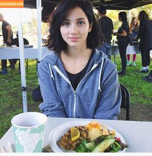 Emily Rudd photo #0001
