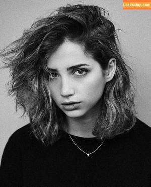 Emily Rudd photo #0016