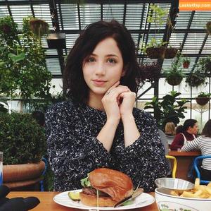 Emily Rudd photo #0019