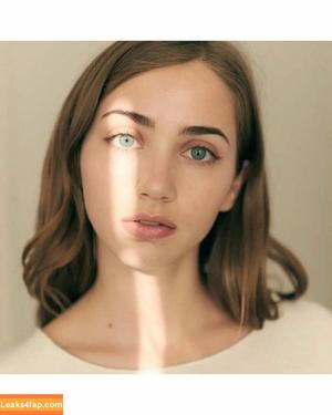 Emily Rudd photo #0062