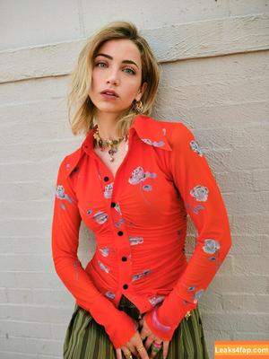 Emily Rudd photo #0068