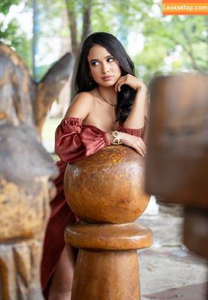 Emily Tosta фото #0343