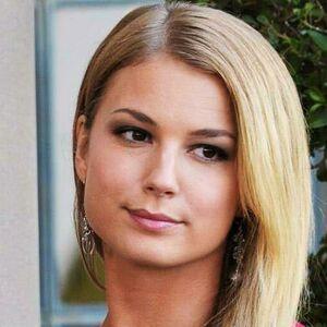 Emily VanCamp photo #0002