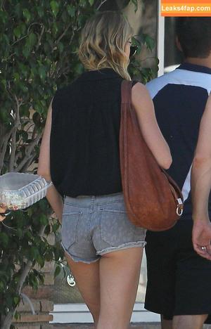 Emily VanCamp photo #0112