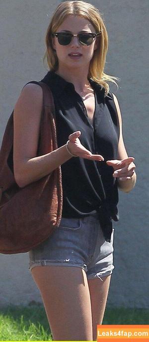 Emily VanCamp photo #0116