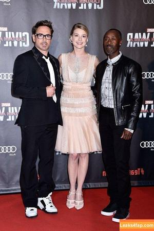 Emily VanCamp photo #0145