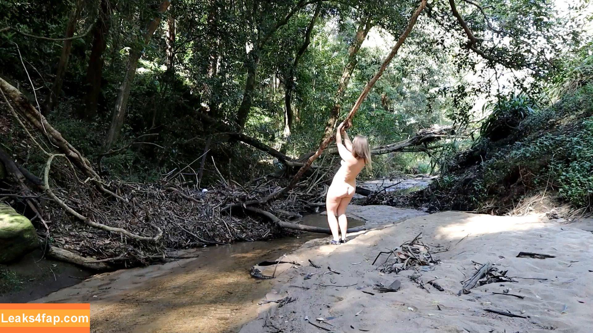 Emily Walsh /  leaked photo photo #0002