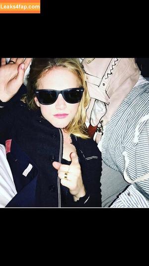 Emily Wickersham photo #0102