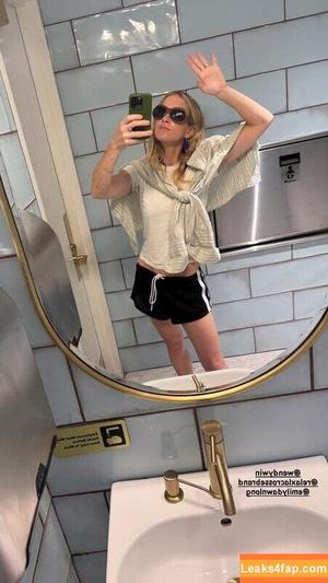 Emily Wickersham photo #0135