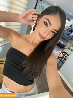 Emily Willis photo #0457