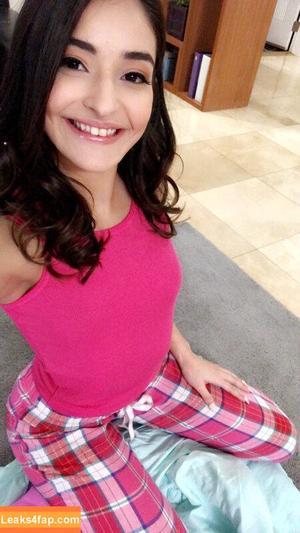 Emily Willis photo #0623