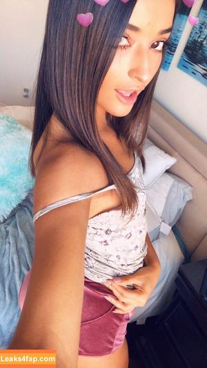 Emily Willis photo #0635