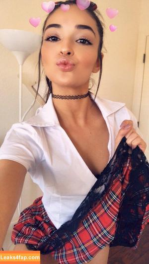 Emily Willis photo #0641