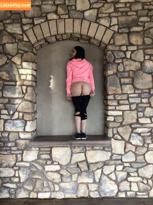 Emily Willis photo #0675