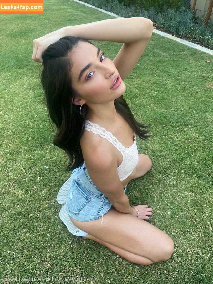 Emily Willis / emilywillisx3 / emilywillisxoxo / emilywillisxxx leaked photo photo #1308