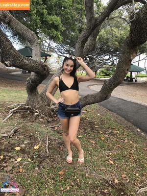 Emily Willis photo #1266