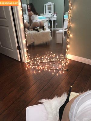 Emily Willis photo #1296