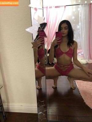 Emily Willis photo #1302