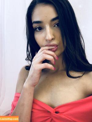 Emily Willis photo #1332