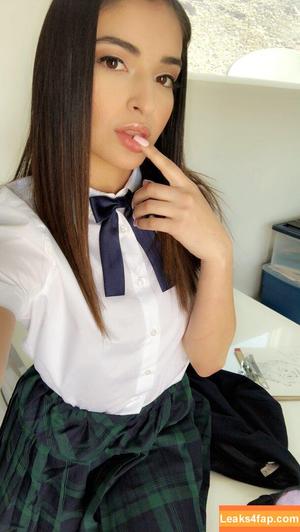 Emily Willis photo #1352