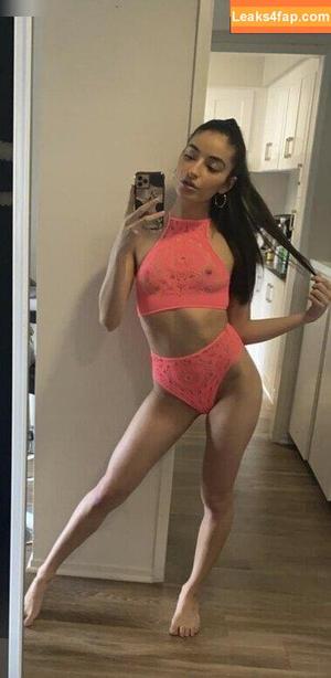 Emily Willis photo #1886