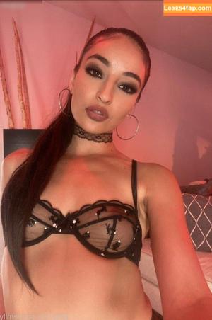 Emily Willis photo #1895