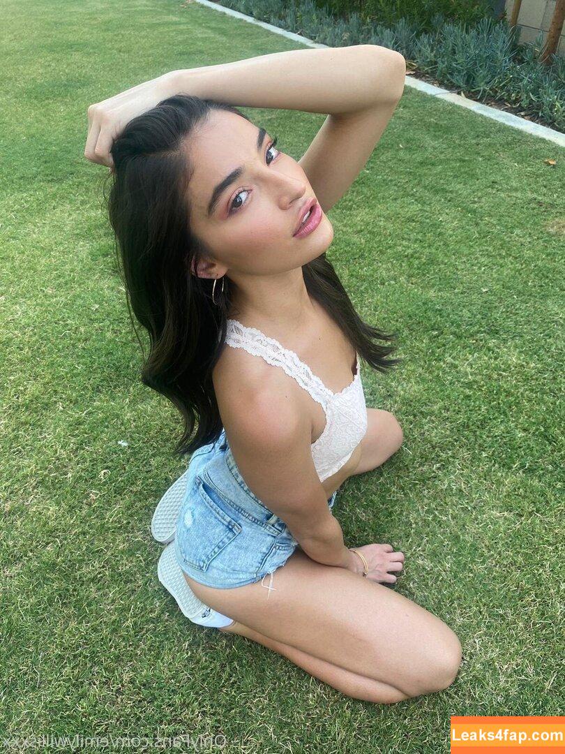 Emily Willis / emilywillisx3 / emilywillisxoxo / emilywillisxxx leaked photo photo #2806