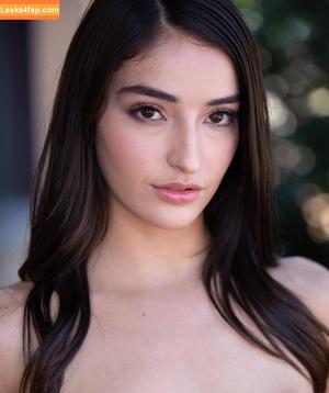 Emily Willis фото #2836