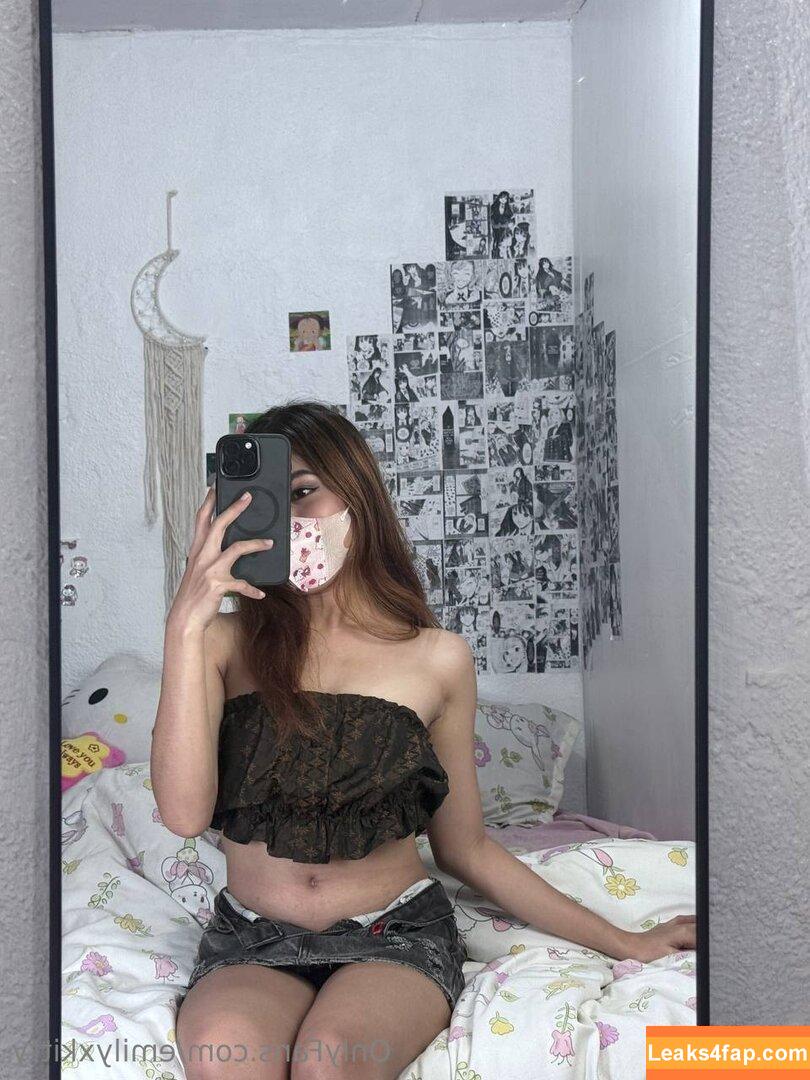 emilyxkitty /  leaked photo photo #0014