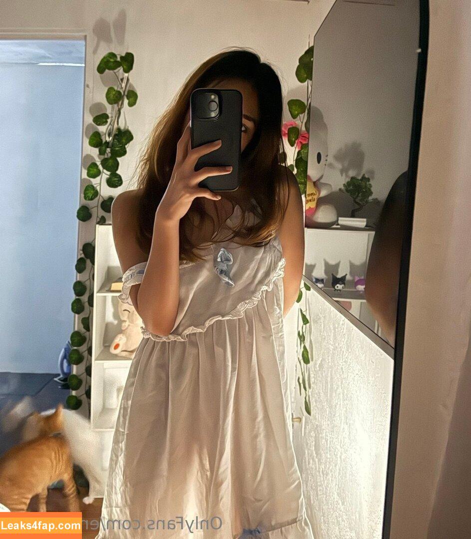 emilyxkitty /  leaked photo photo #0018