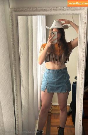 emilyycarter photo #0001