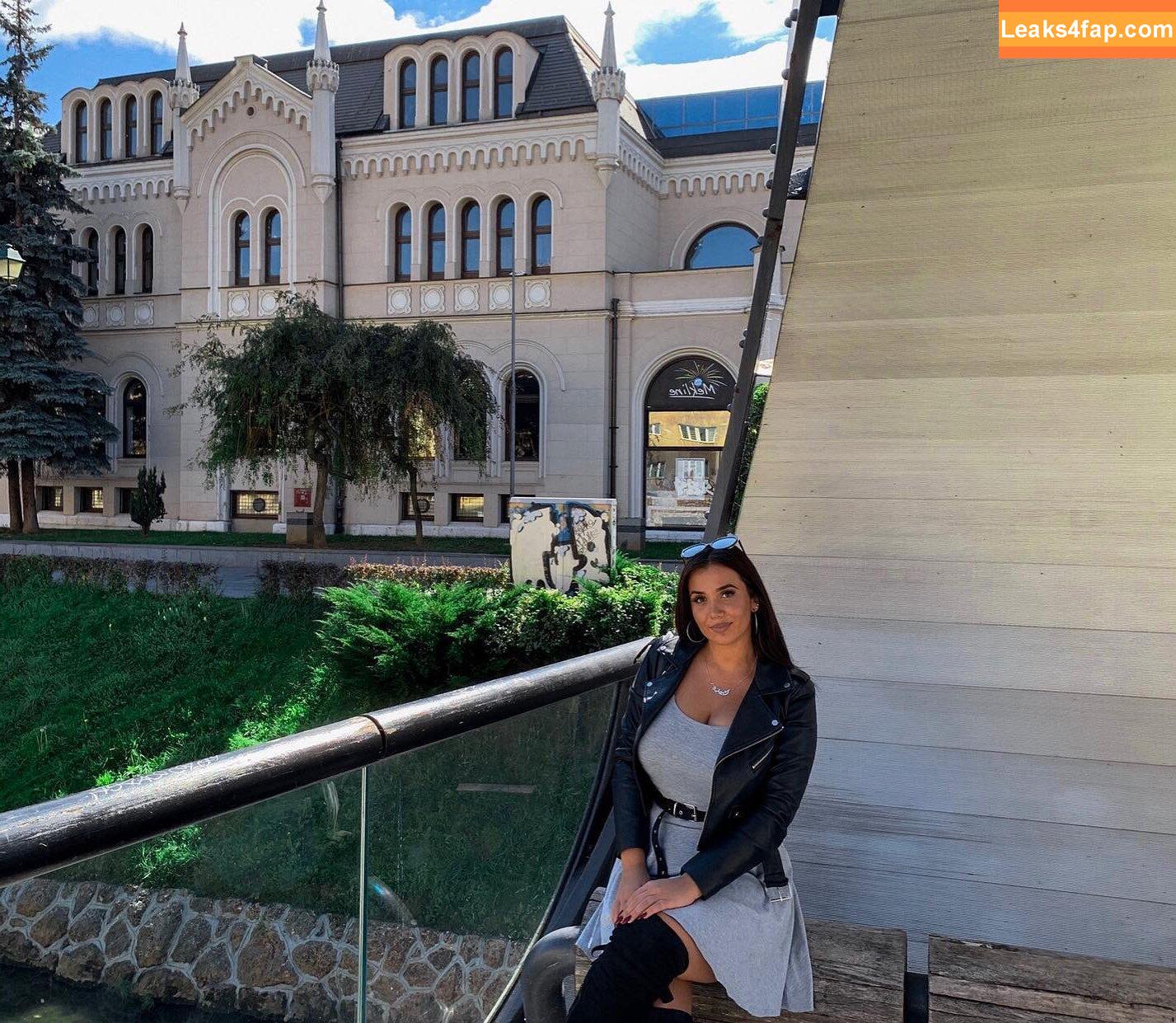 Emina Jahi / emiinajahic leaked photo photo #0001