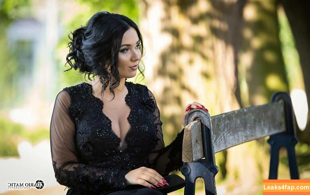 Emina Jahi / emiinajahic leaked photo photo #0013