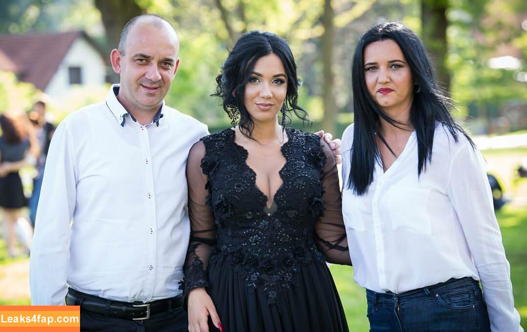 Emina Jahi / emiinajahic leaked photo photo #0015