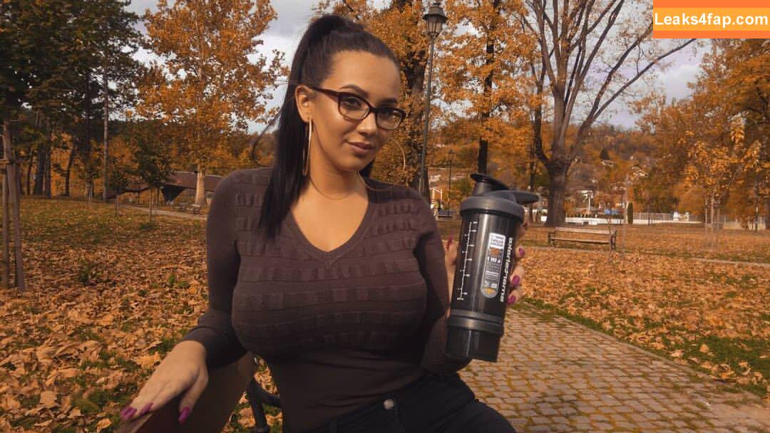 Emina Jahi / emiinajahic leaked photo photo #0056