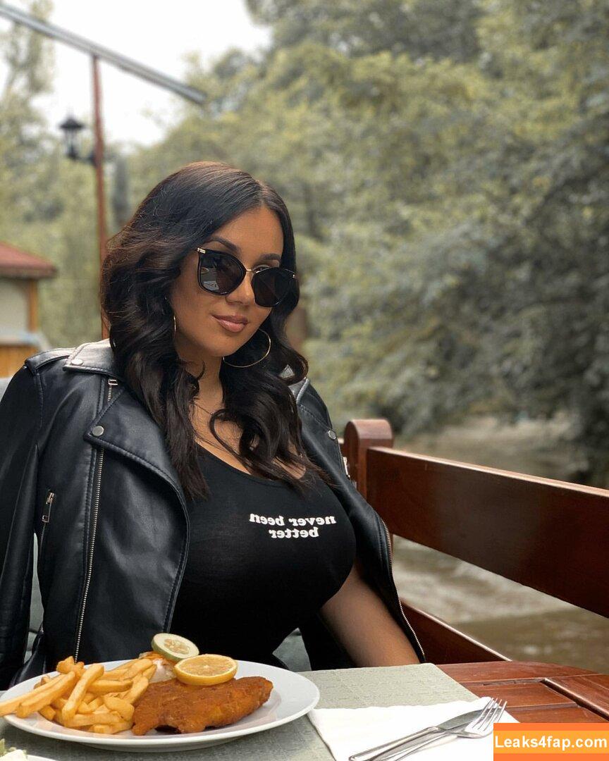 Emina Jahi / emiinajahic leaked photo photo #0128