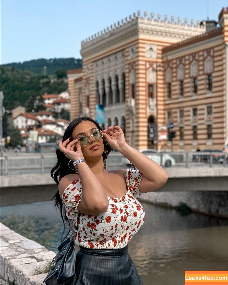 Emina Jahi / emiinajahic leaked photo photo #0145