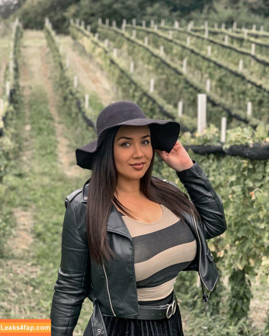 Emina Jahi / emiinajahic leaked photo photo #0162