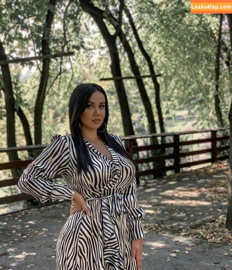 Emina Jahi / emiinajahic leaked photo photo #0164