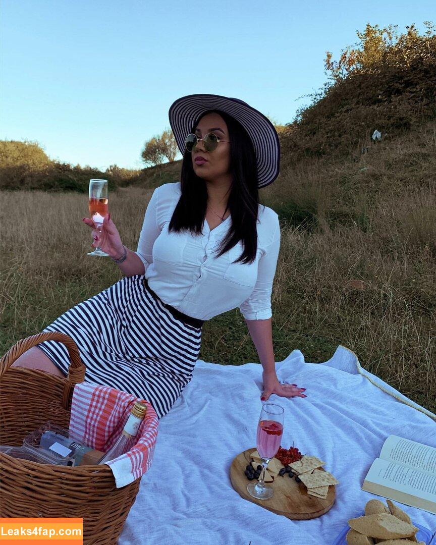 Emina Jahi / emiinajahic leaked photo photo #0167