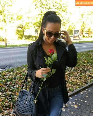 Emina Jahi photo #0027