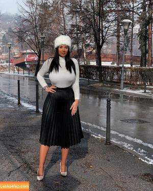 Emina Jahi photo #0101