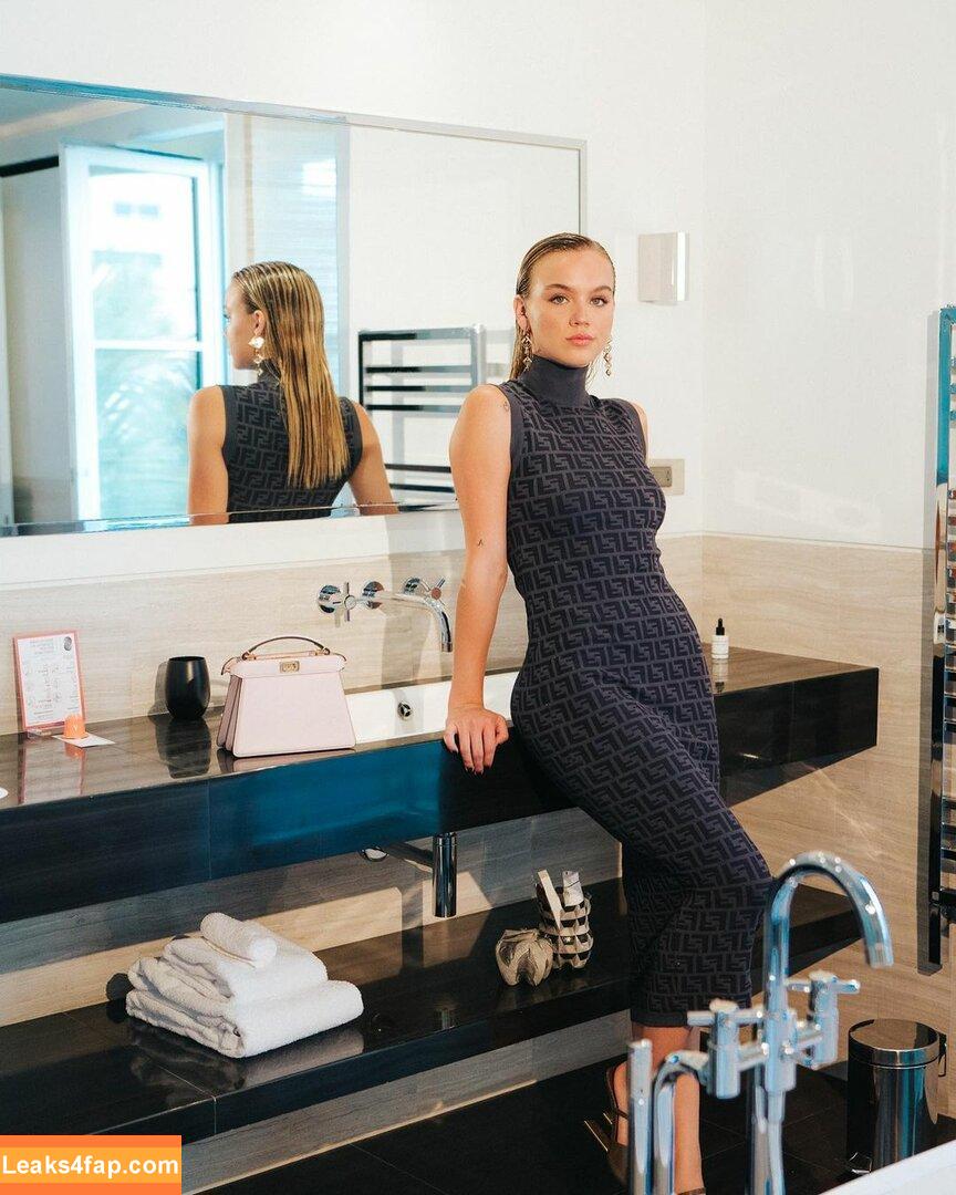 Emma Brooks / emma_brooks / emmabrooks leaked photo photo #0242