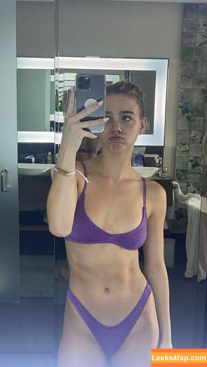 Emma Brooks photo #0002