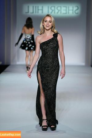 Emma Brooks photo #0018